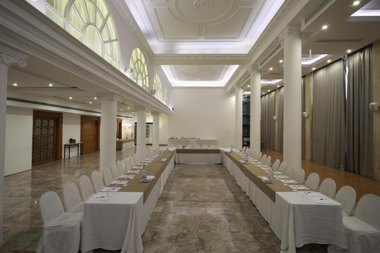 Riviera Hotel Beirut Esterno foto