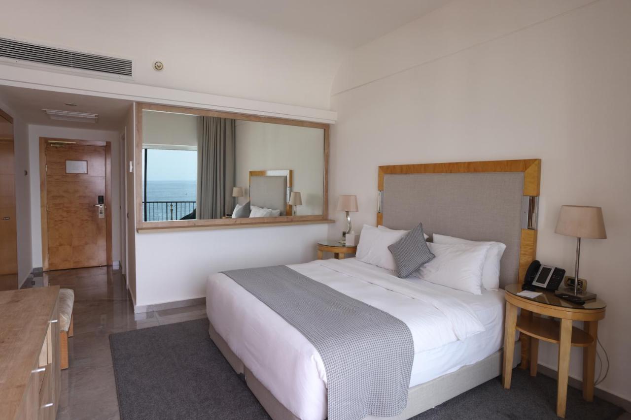 Riviera Hotel Beirut Esterno foto