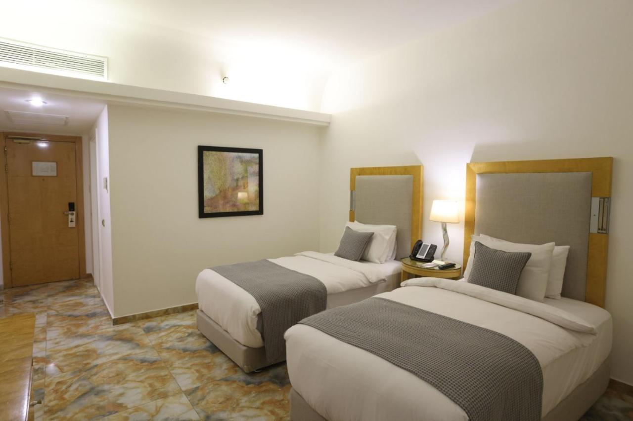 Riviera Hotel Beirut Esterno foto