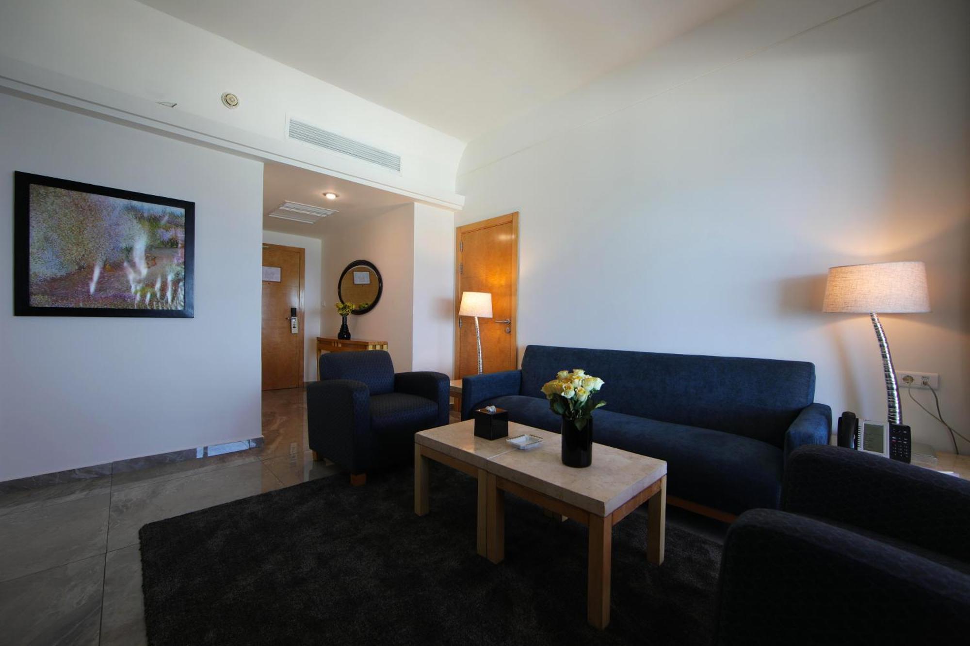 Riviera Hotel Beirut Esterno foto