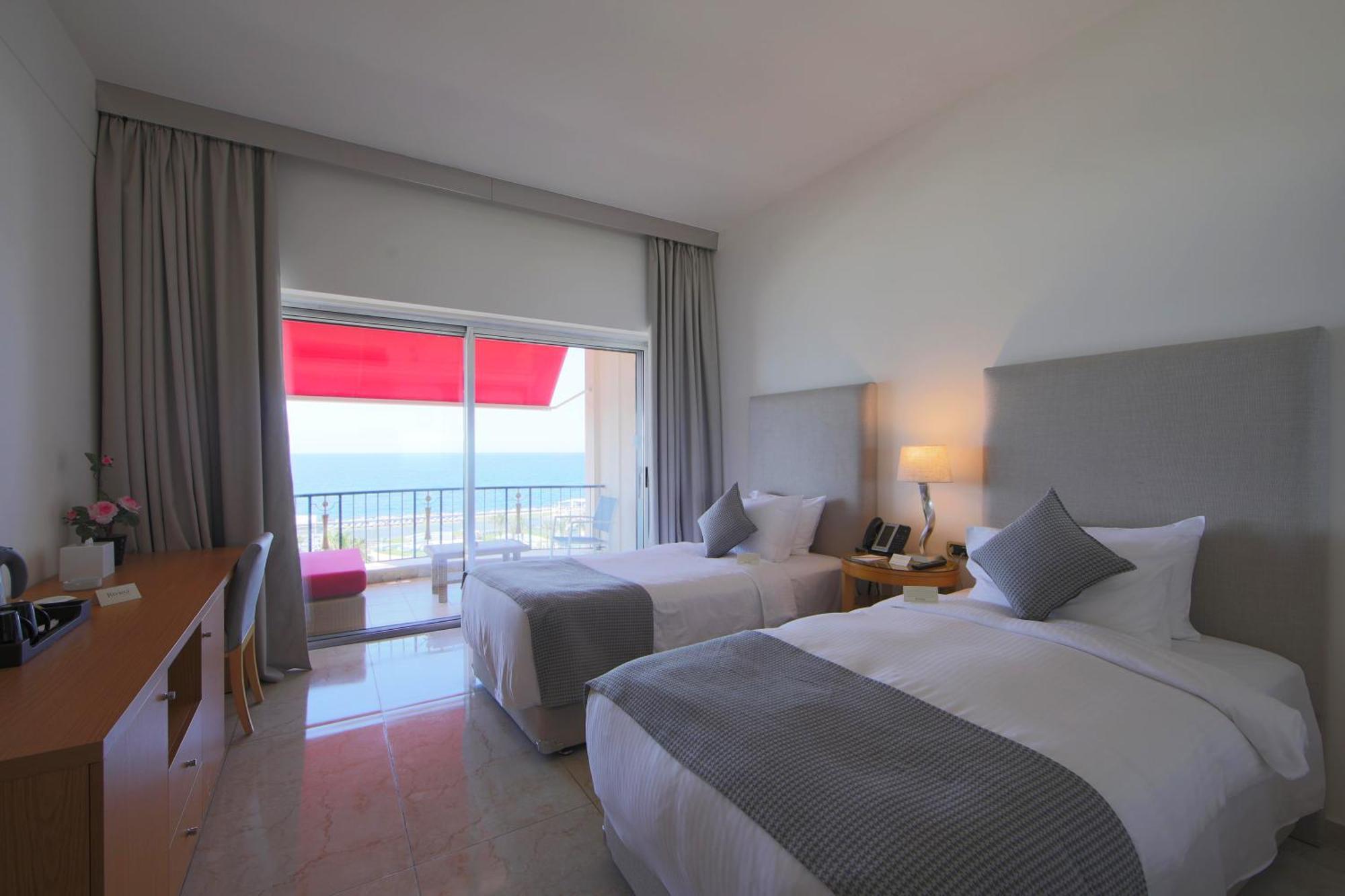 Riviera Hotel Beirut Esterno foto
