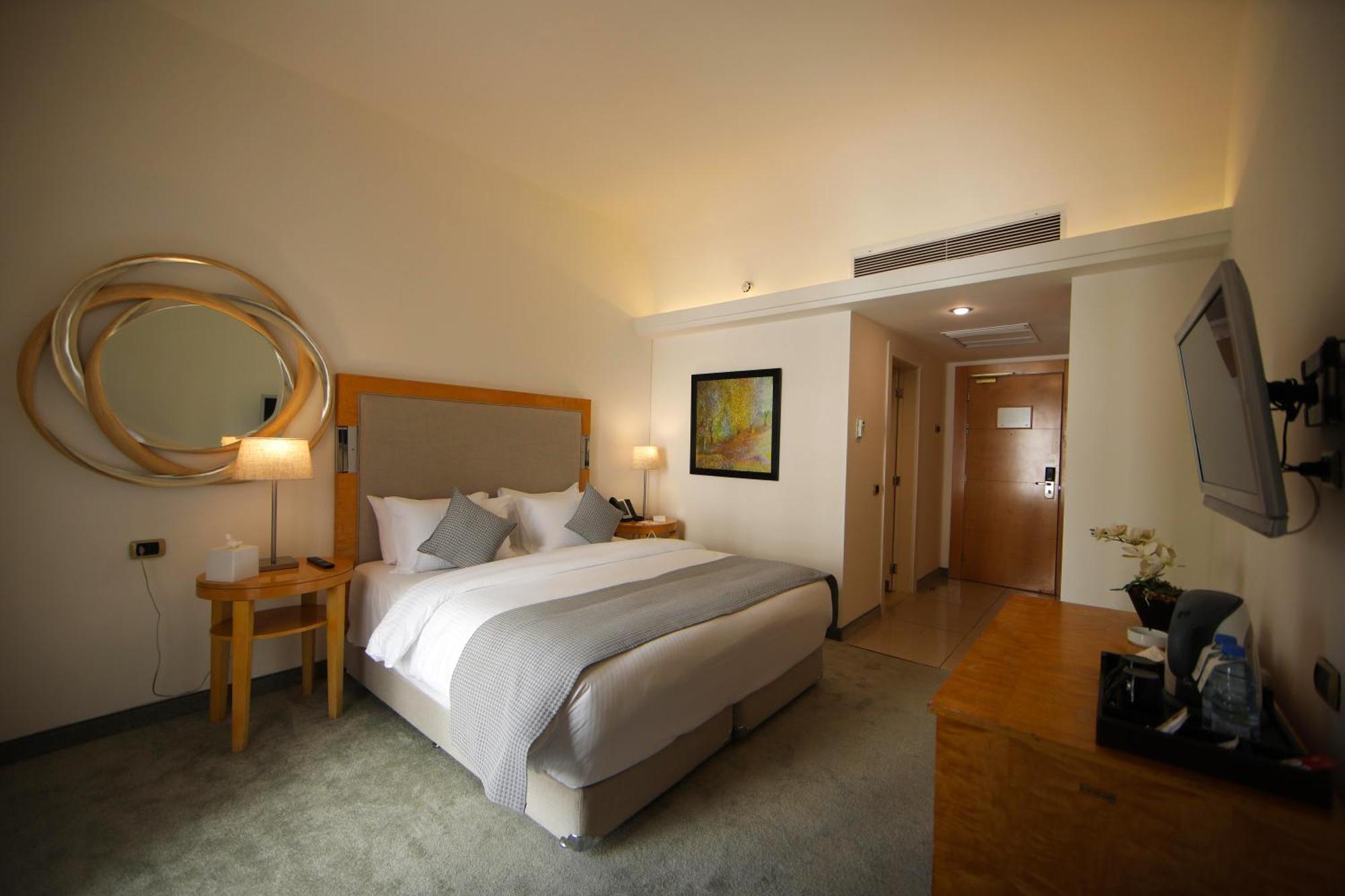 Riviera Hotel Beirut Esterno foto