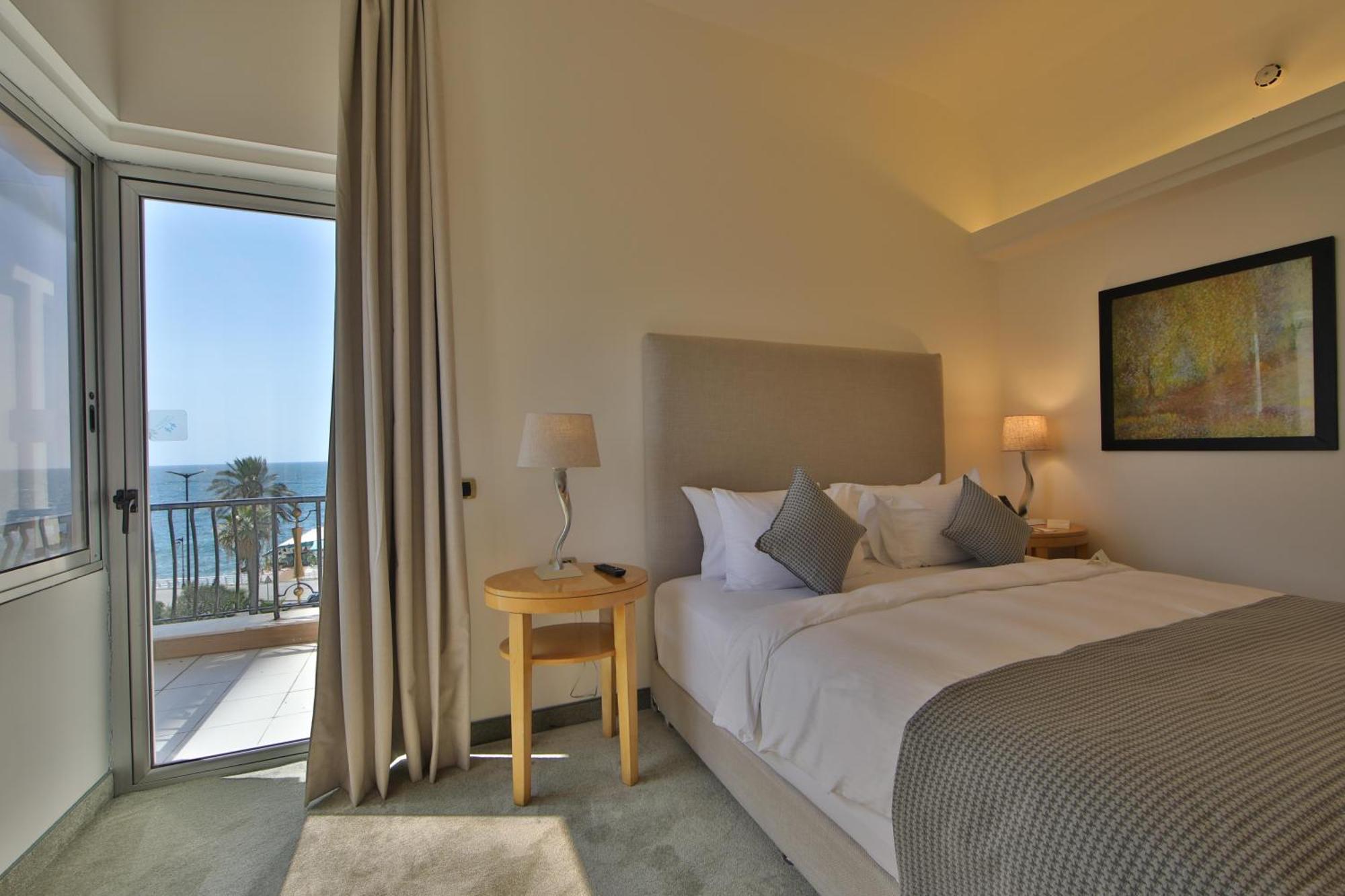 Riviera Hotel Beirut Esterno foto