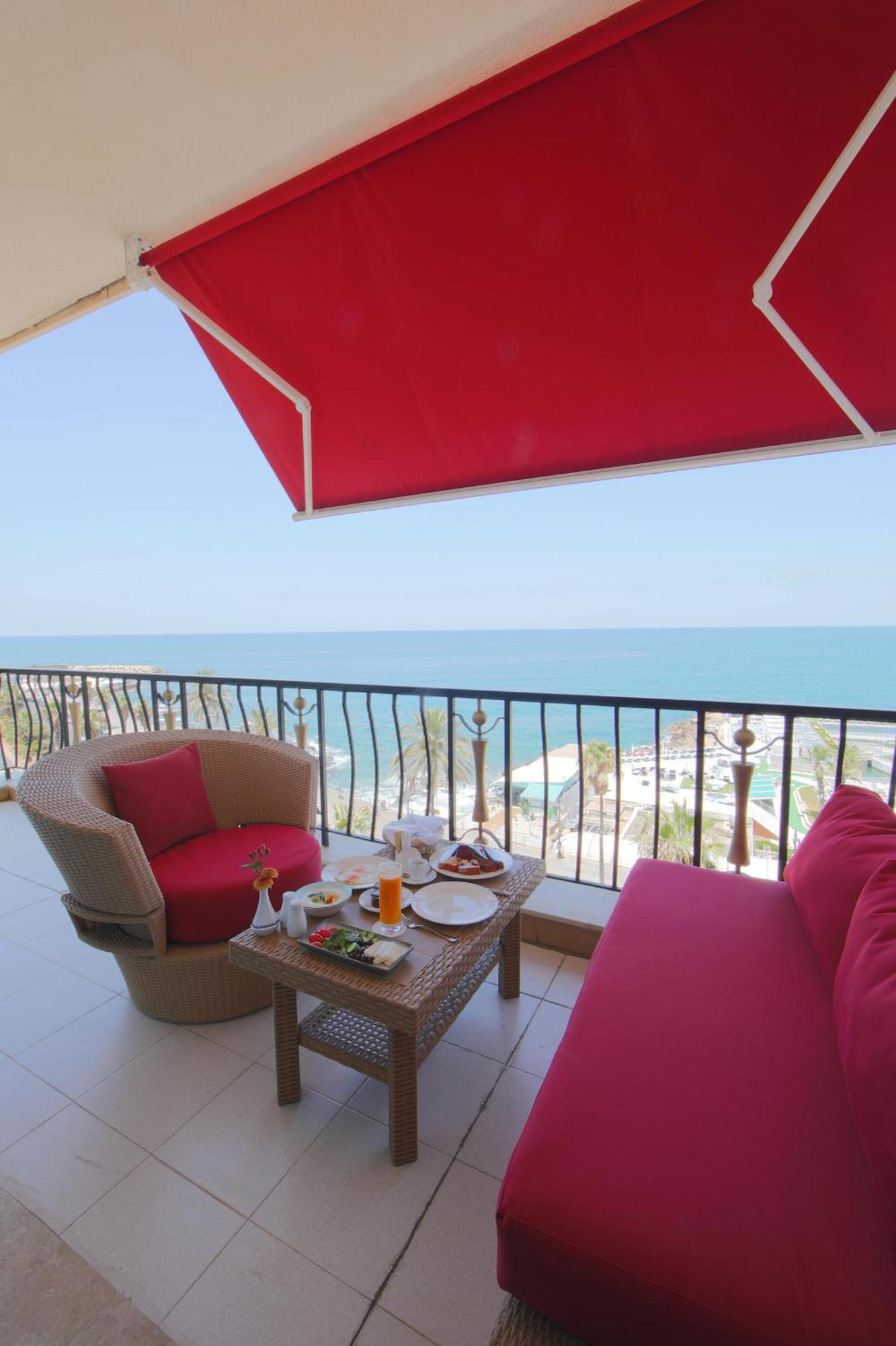 Riviera Hotel Beirut Esterno foto
