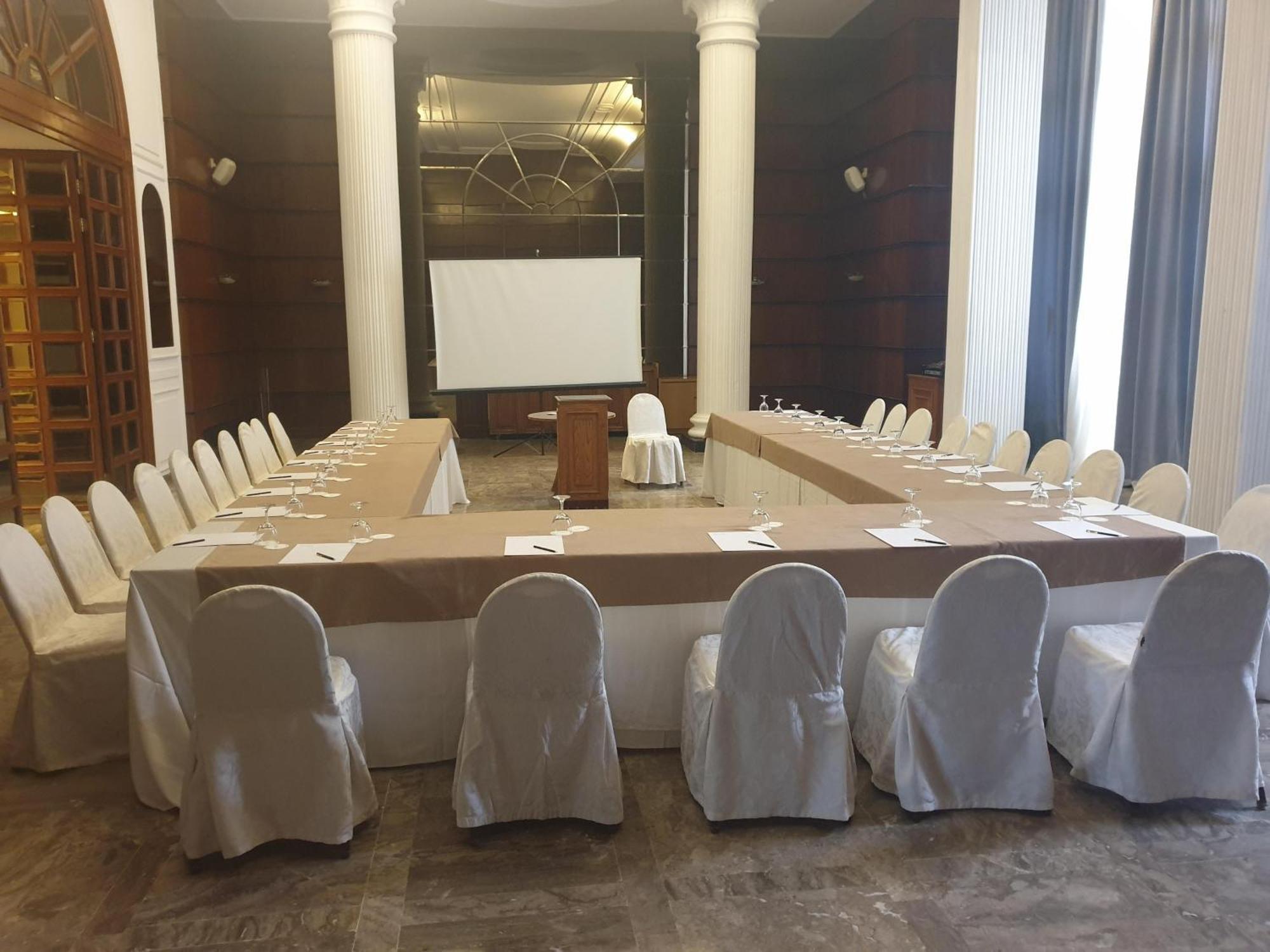 Riviera Hotel Beirut Esterno foto