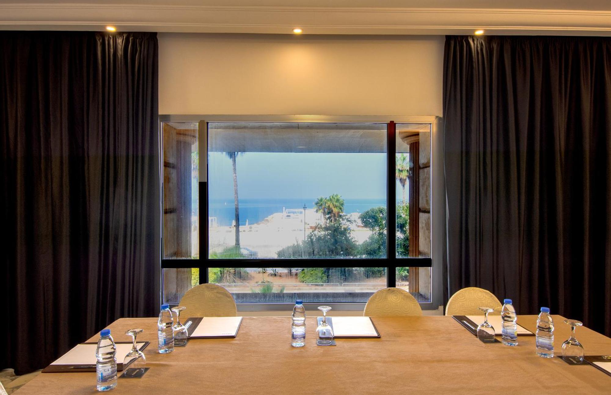 Riviera Hotel Beirut Esterno foto